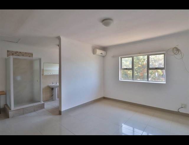 6 BEDROOM HOUSE FOR SALE IN ATHLONE PARK